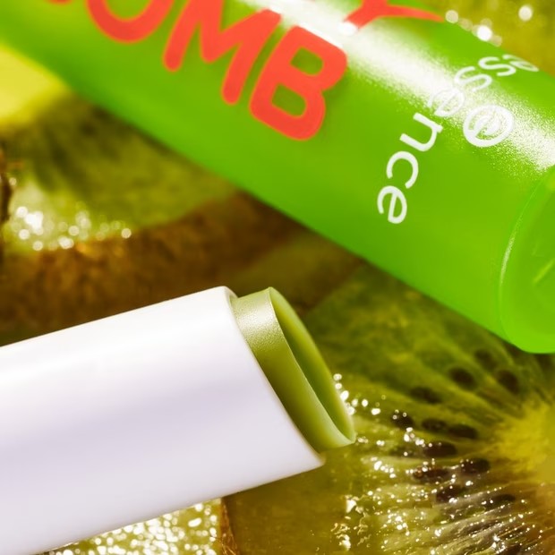 ESSENCE BALSAMO JUICY BOMB 04 KIWI 2.5 GR